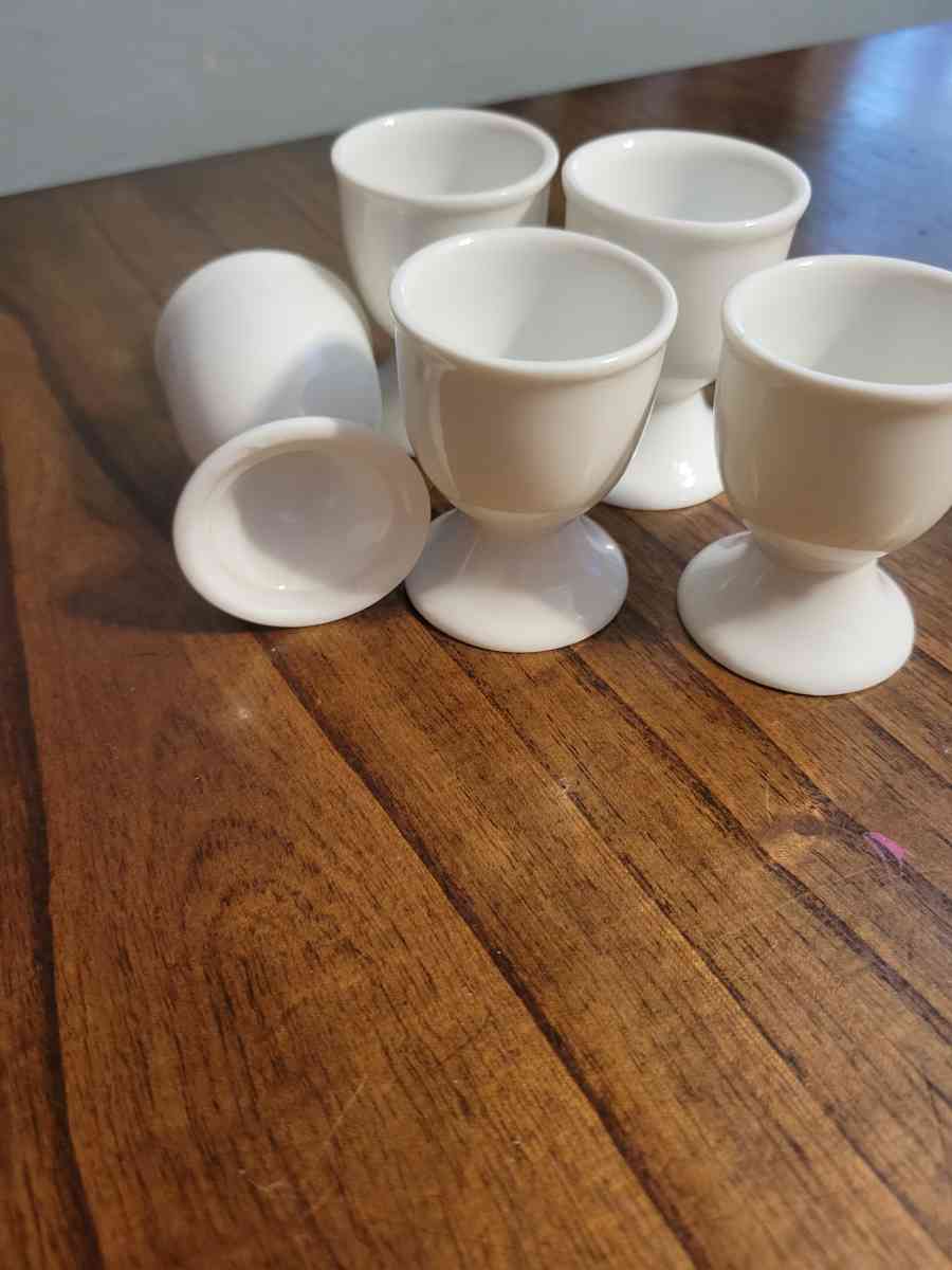 Set of 5 white cermaic egg holders