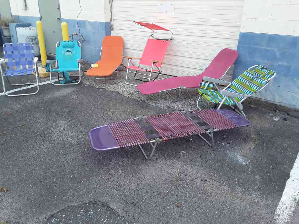10 beach chairs or tailgate chairs bundle deal Like New