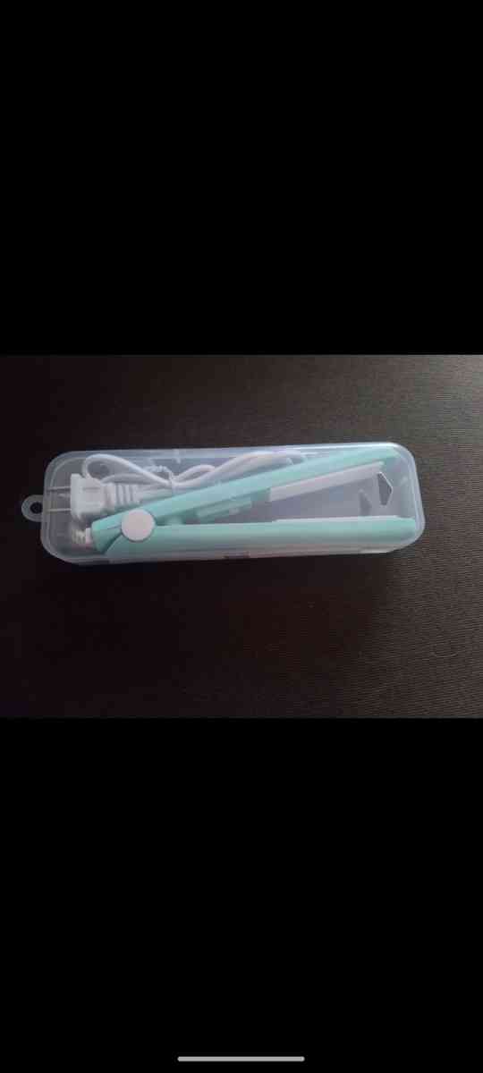 miniature straightener