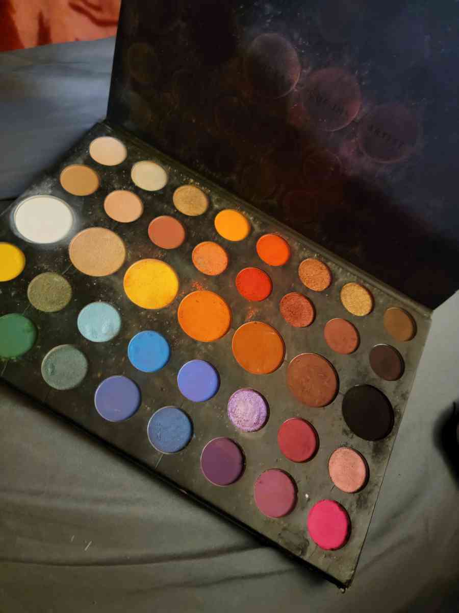 morphe and James Charles pallets