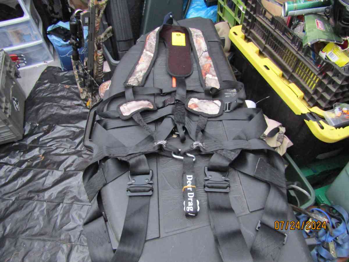 Hunting tree stand and harness
