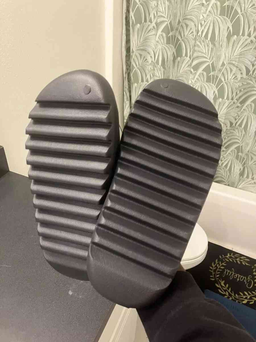 Yeezy Slides Dark Onyx all sizes