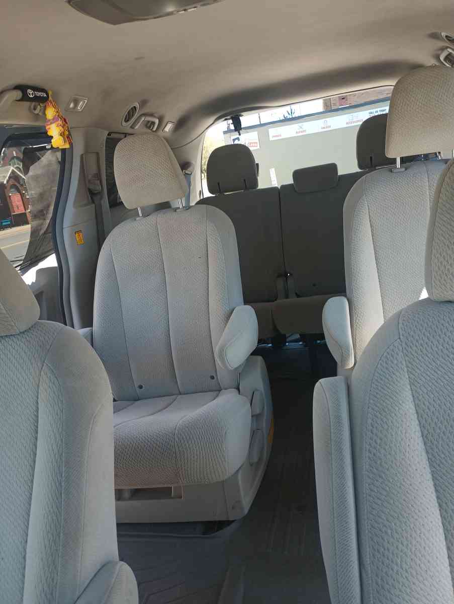2011 Toyota sienna AWD