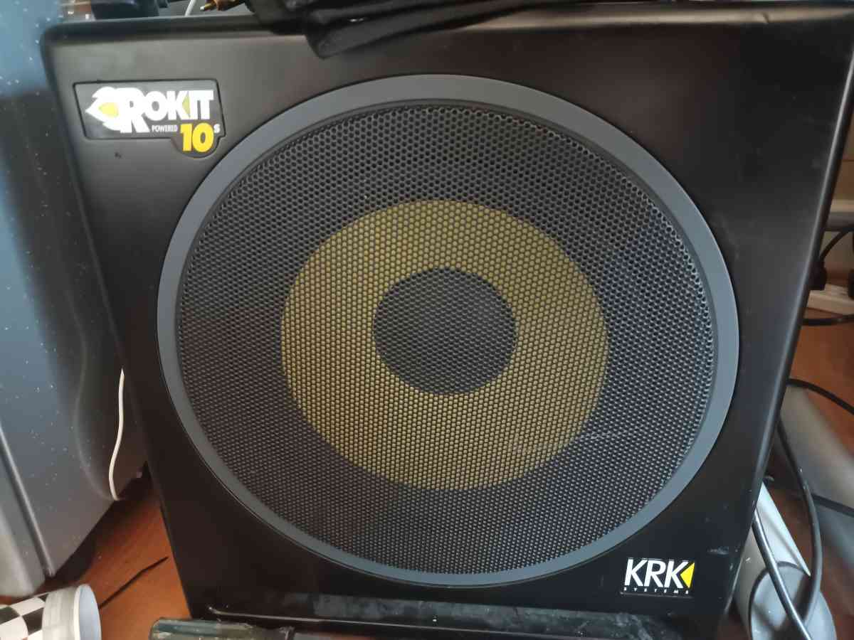 KRK V8 POWERED MONITORS PAIR