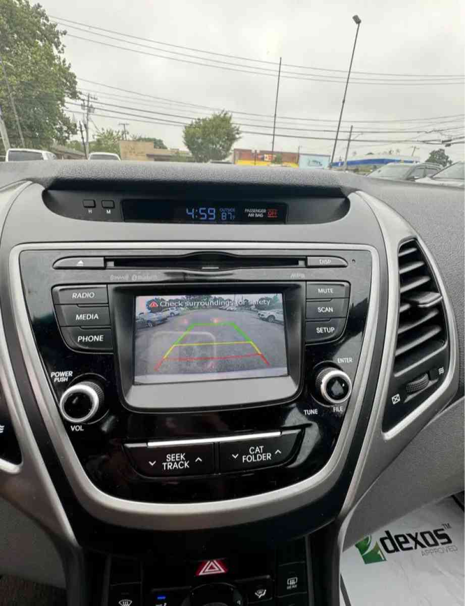 2014 Hyundai Elantra SE sedan 4D