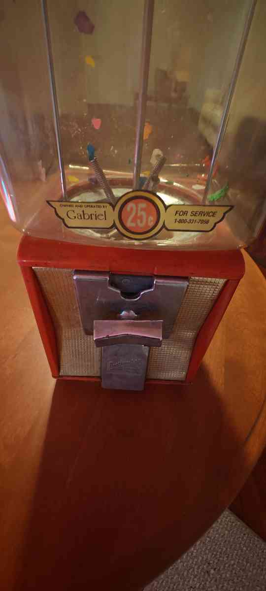 Vintage Northwestern Gumball Machine With Key