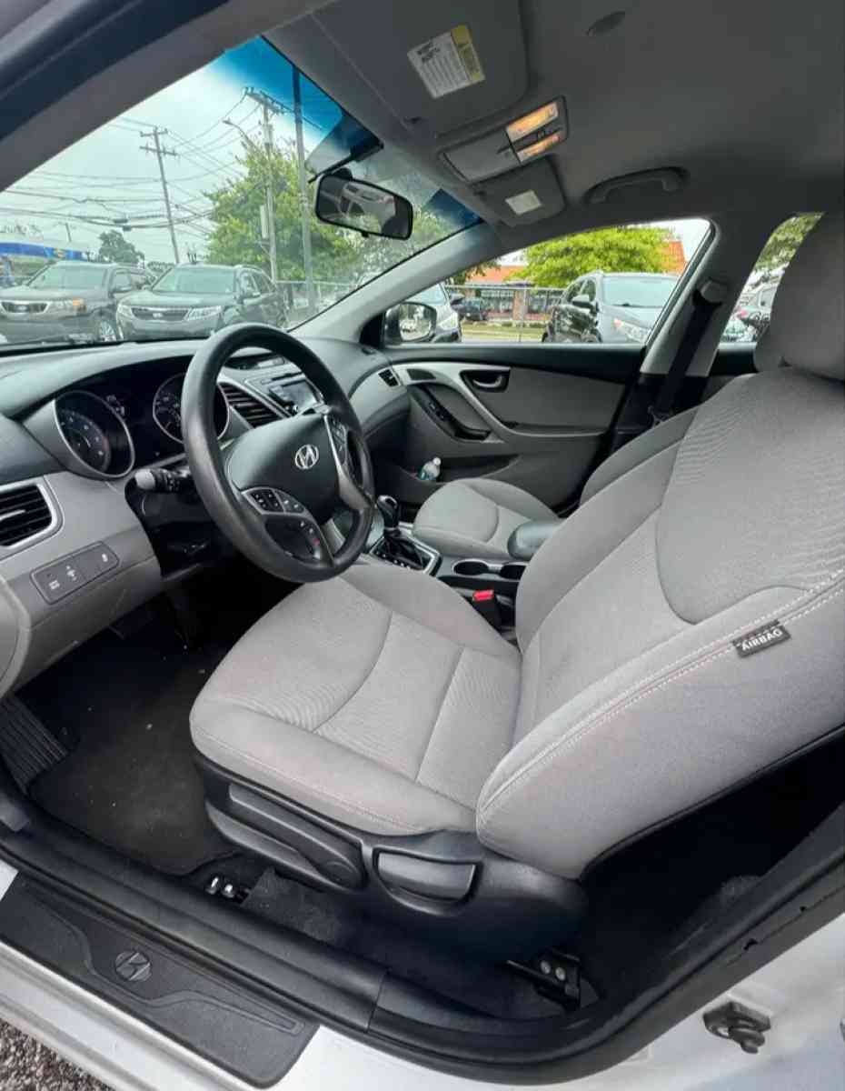2014 Hyundai Elantra SE sedan 4D