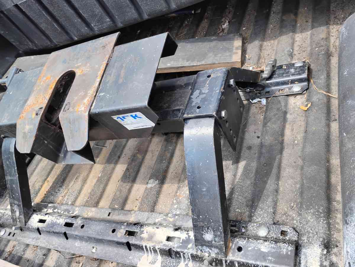 fifth wheel hitch Reese 15k