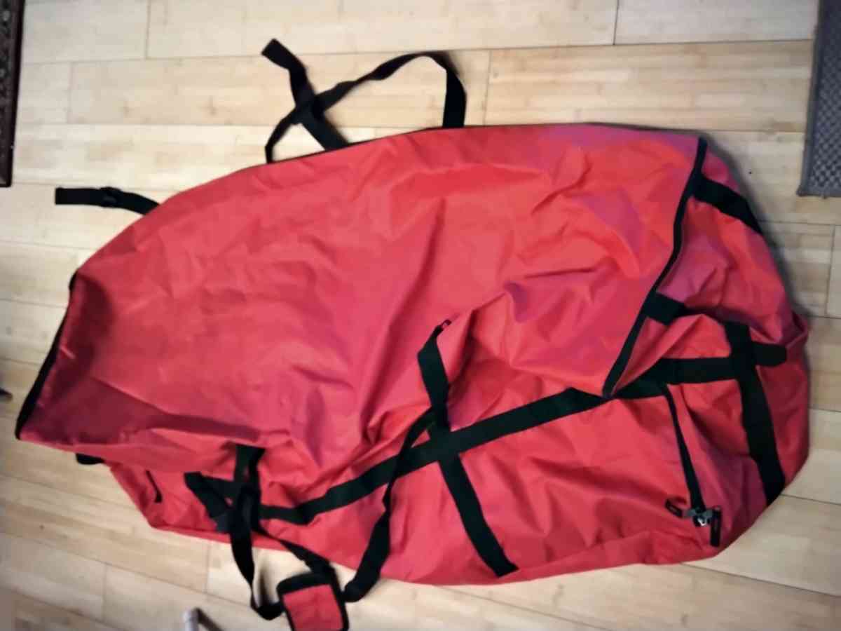 car traveling rooftop bag