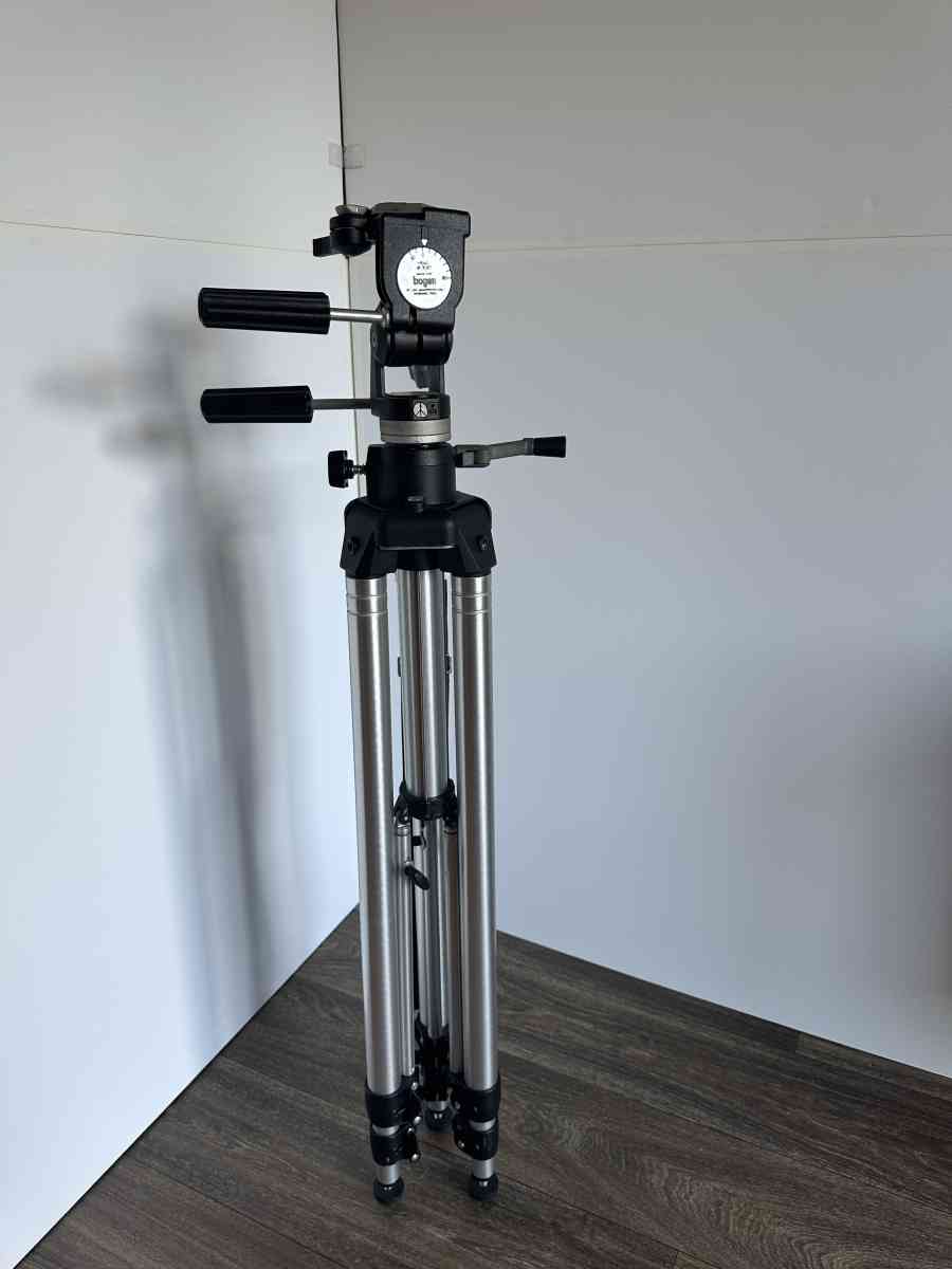 Manfrotto Bogen 3035 Geared Center Tripod and auto dolly