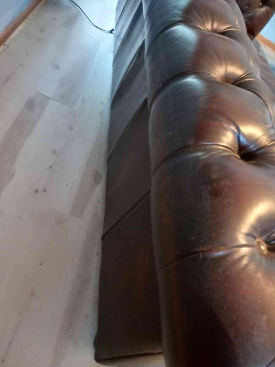 genuine cowhide leather Western couch like new condition