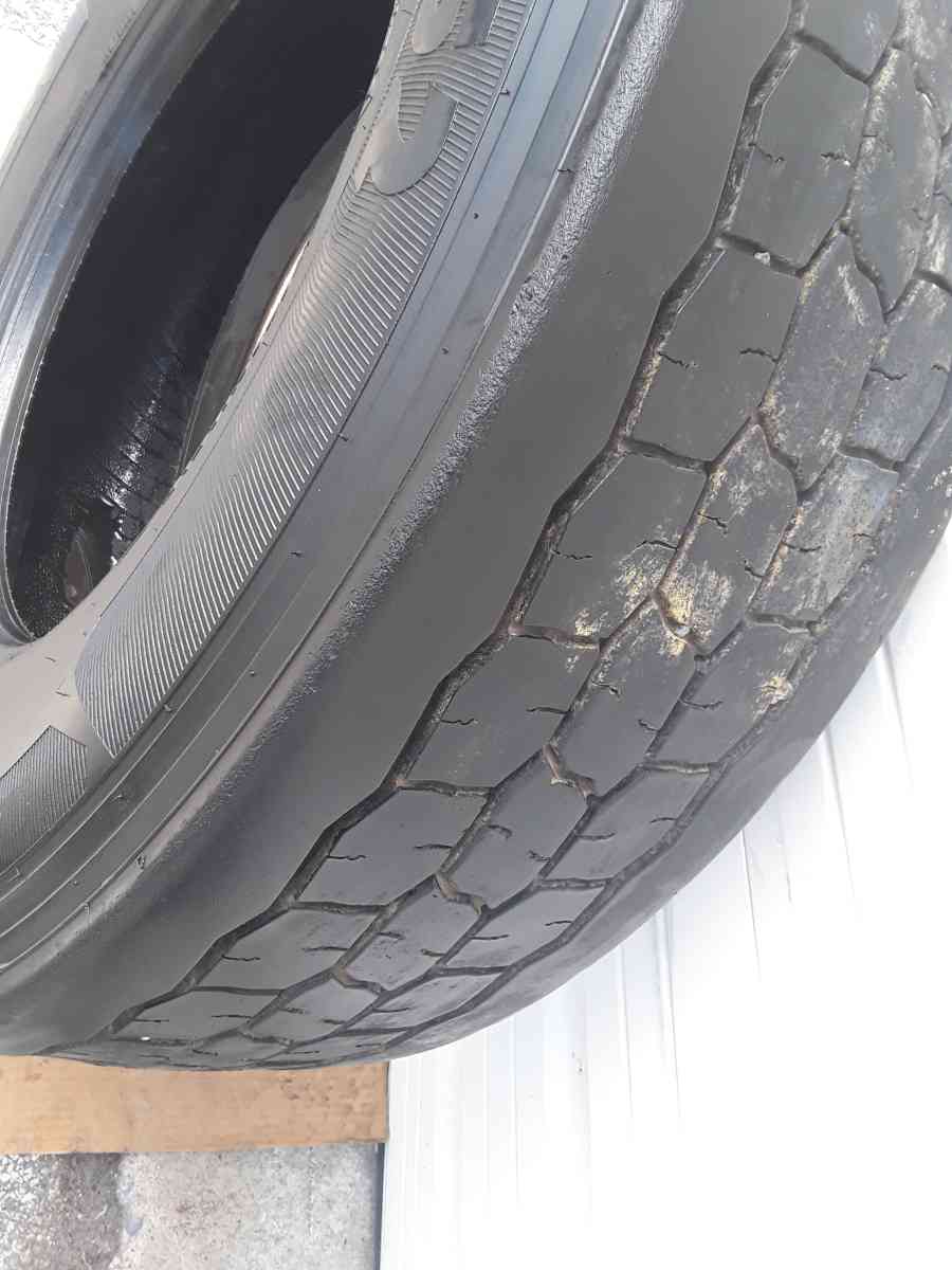 Low Pro Drive Truck Tire 295 75R 22 5 Cooper Tire Like New