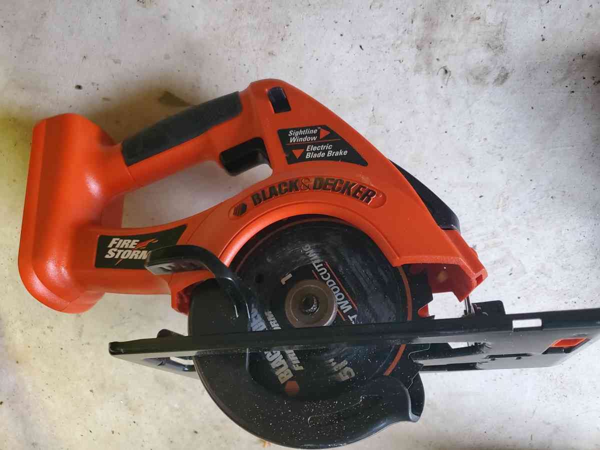 18V Circular Saw w 55 Blade  No Battery Or Charger  Black  D