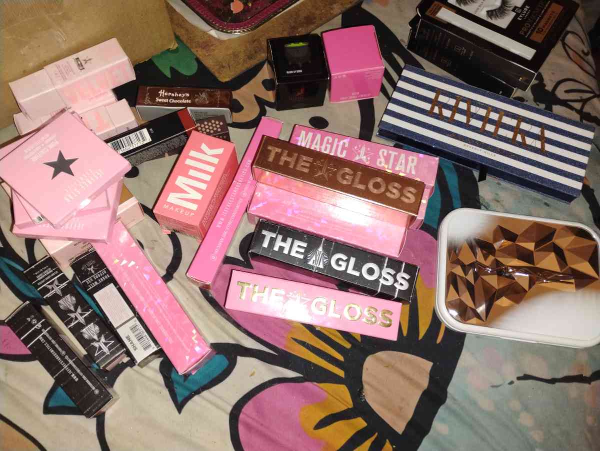 Brand name Makeup for the Low Jeffrey Star Mac Anastasia