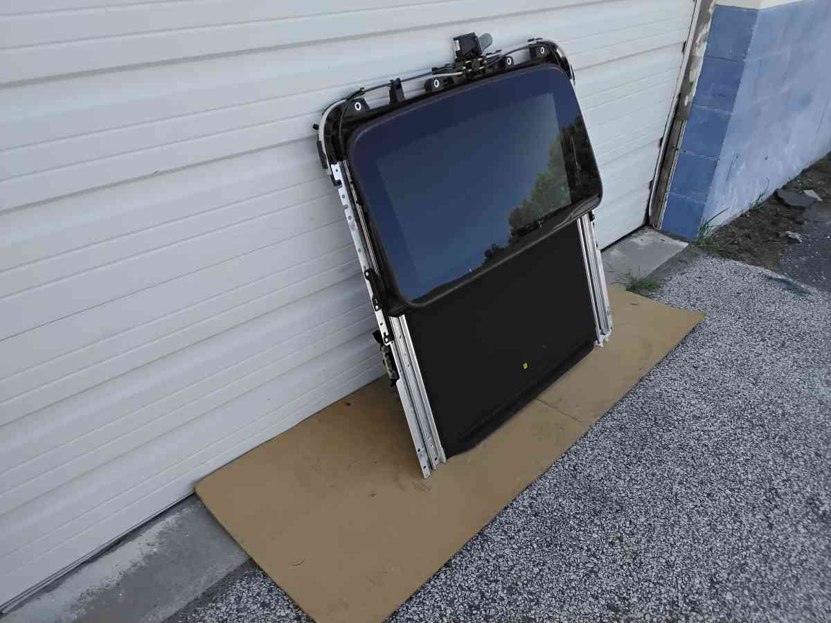 Nice 2014 Toyota Camry Sunroof Assembly OEM Factory Like New