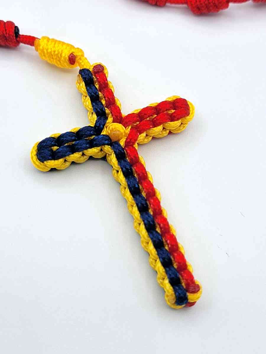 Rosario Nuevo Anudado con la Cruz de colores de Venezuela