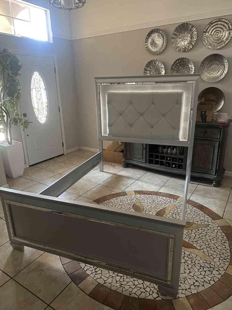 queen silver bed