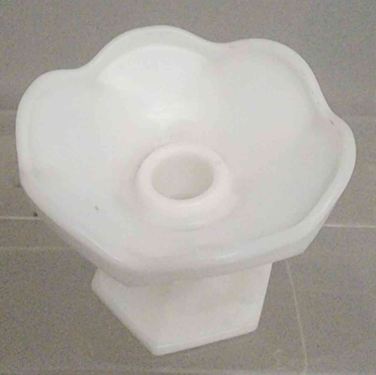 LE SMITH old dominion milk Glass candle holder pair