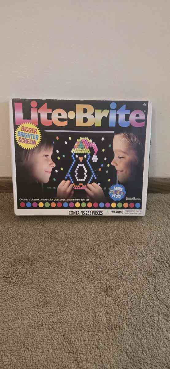 Basic Fun Hasbro Lite Brite 255 Piece Art Set