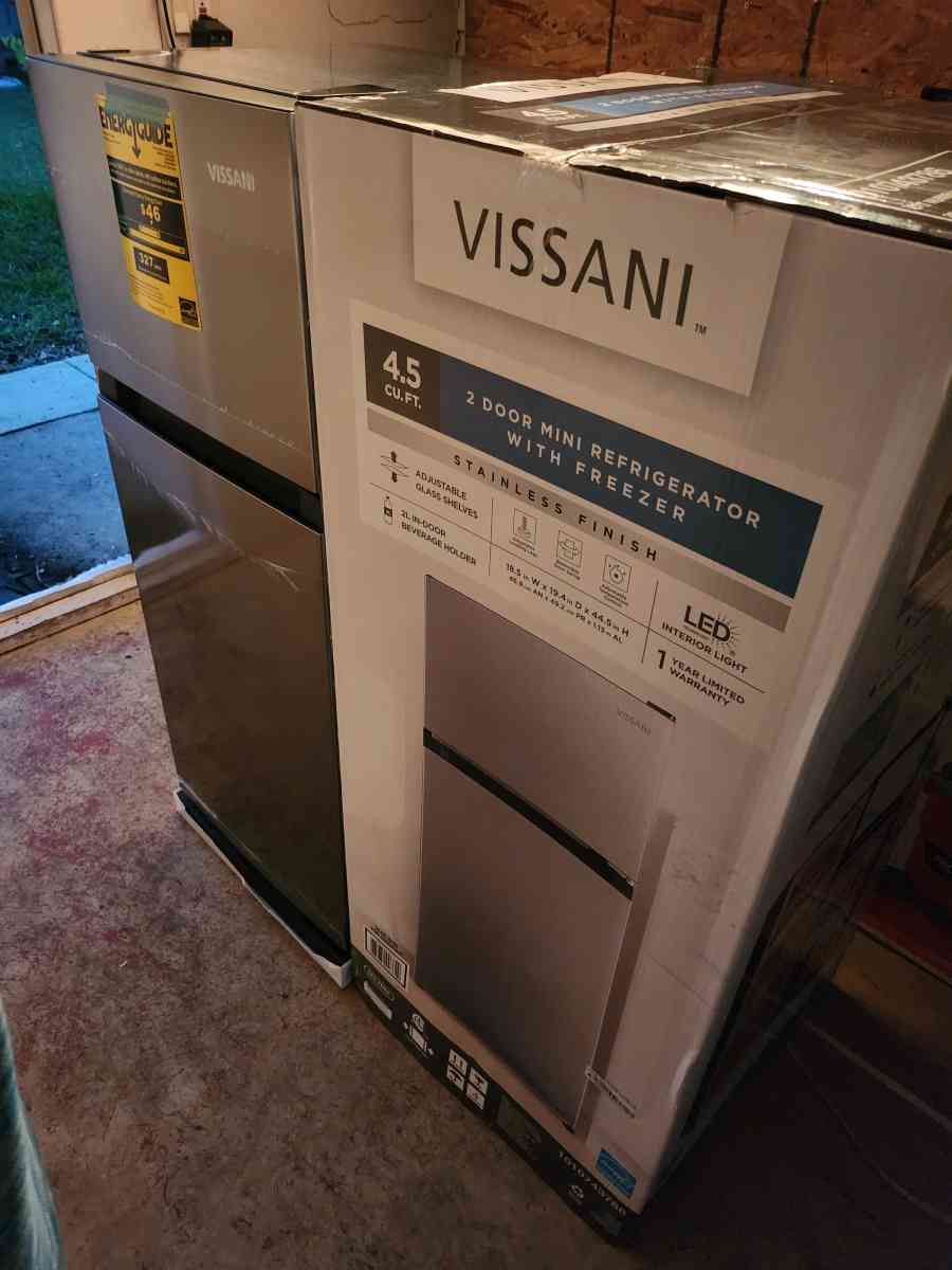 Vissani Mini Refrigerator with Freezer