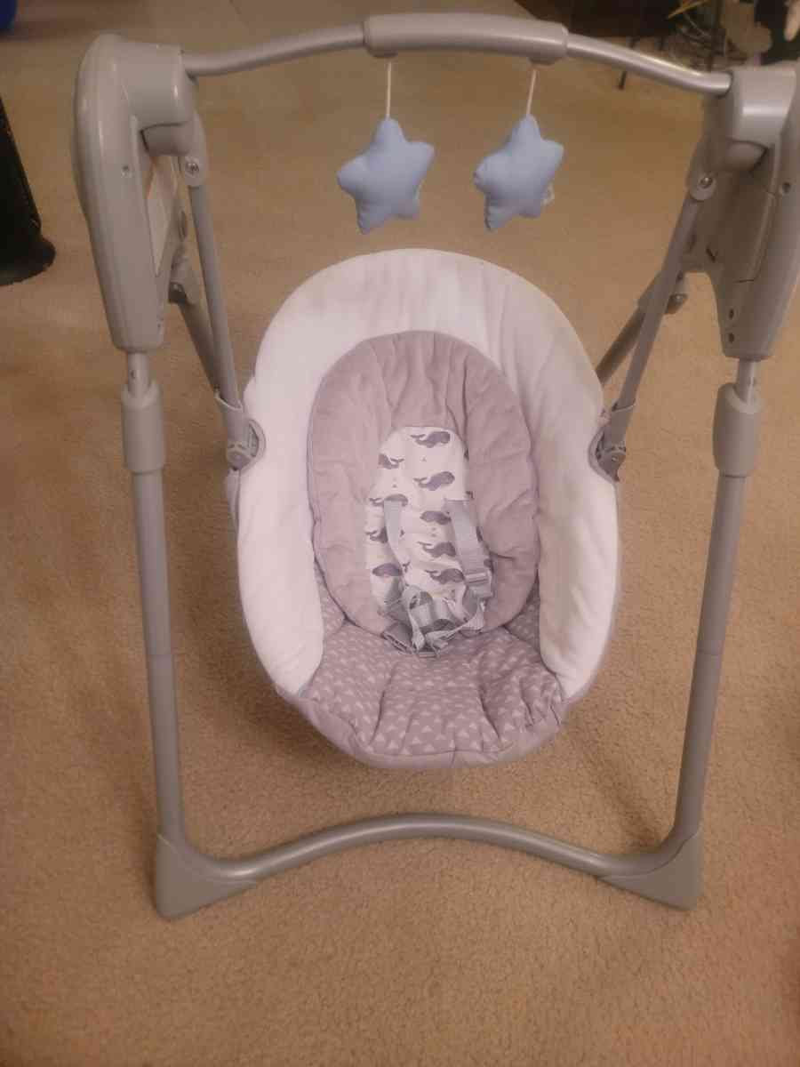 Baby swing and play mate