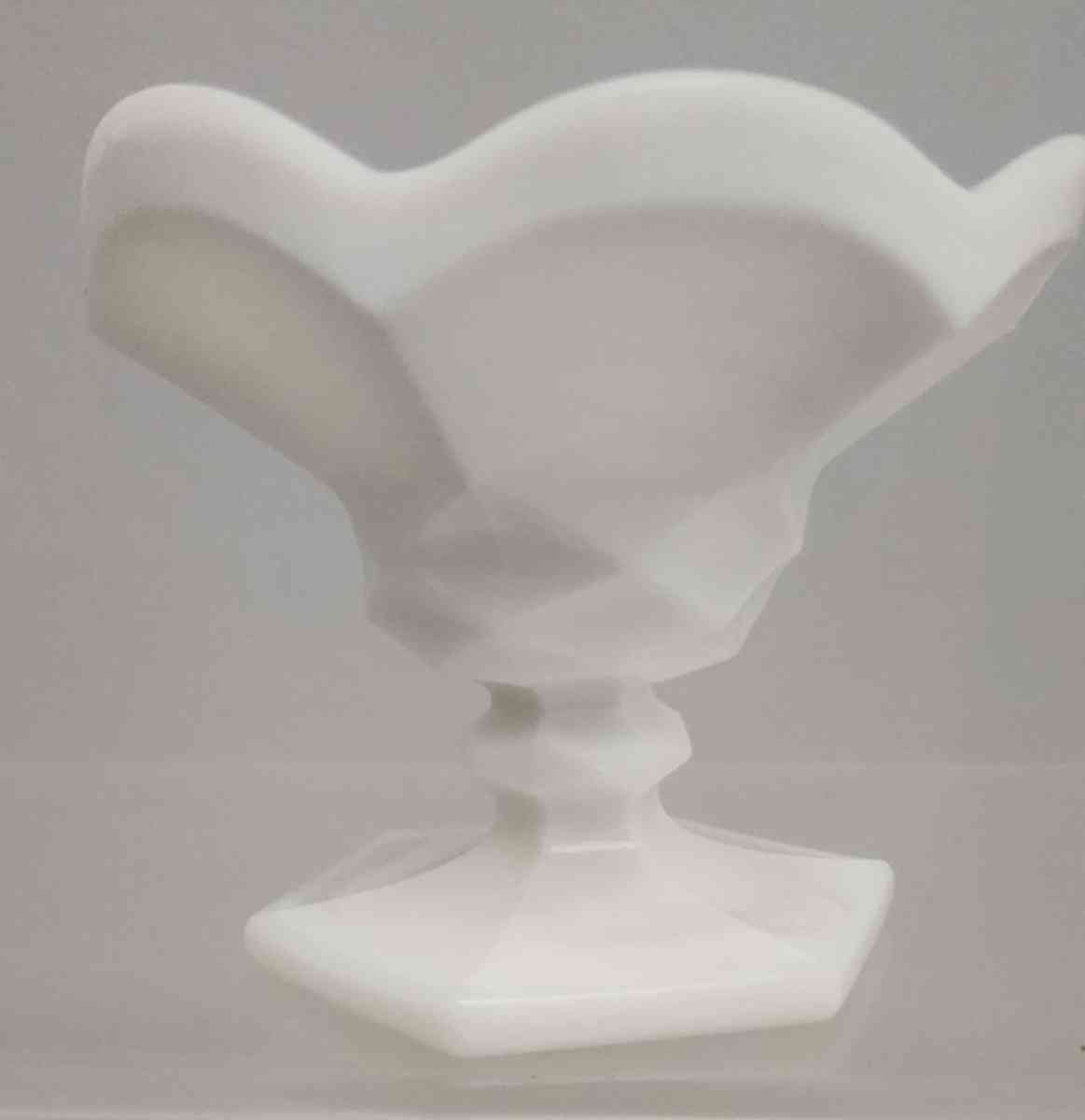 LE SMITH old dominion milk Glass candle holder pair