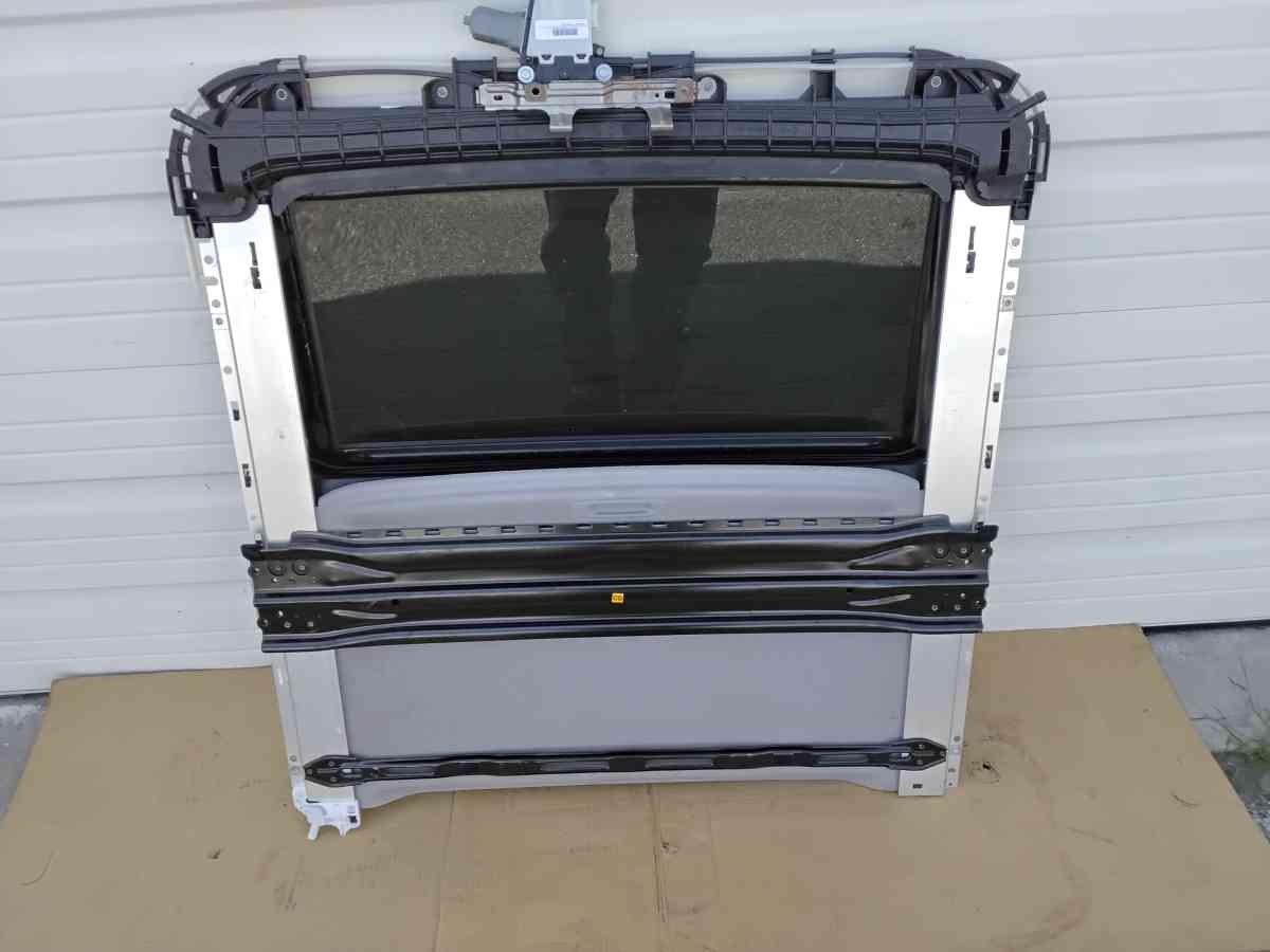 Nice 2014 Toyota Camry Sunroof Assembly OEM Factory Like New