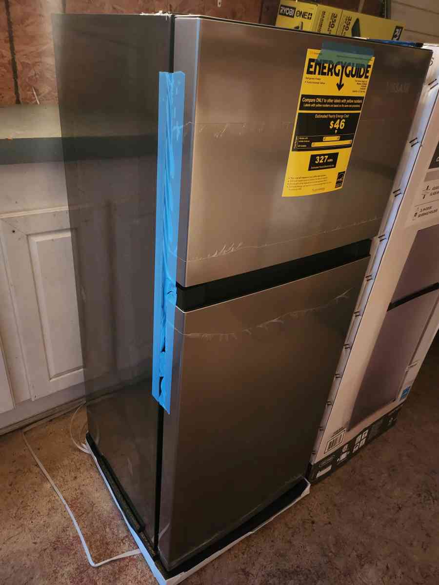 Vissani Mini Refrigerator with Freezer