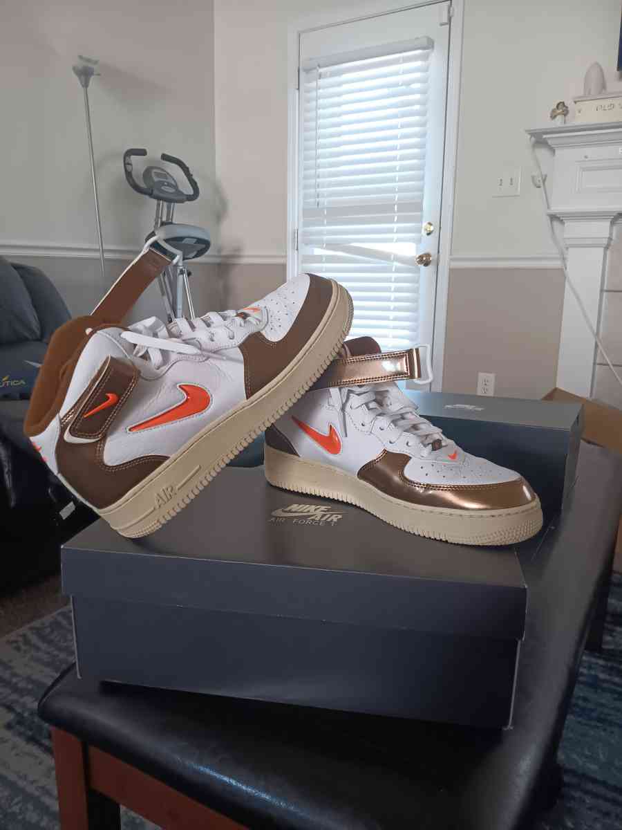 NIKE AIR FORCE 1 brown  white orange color