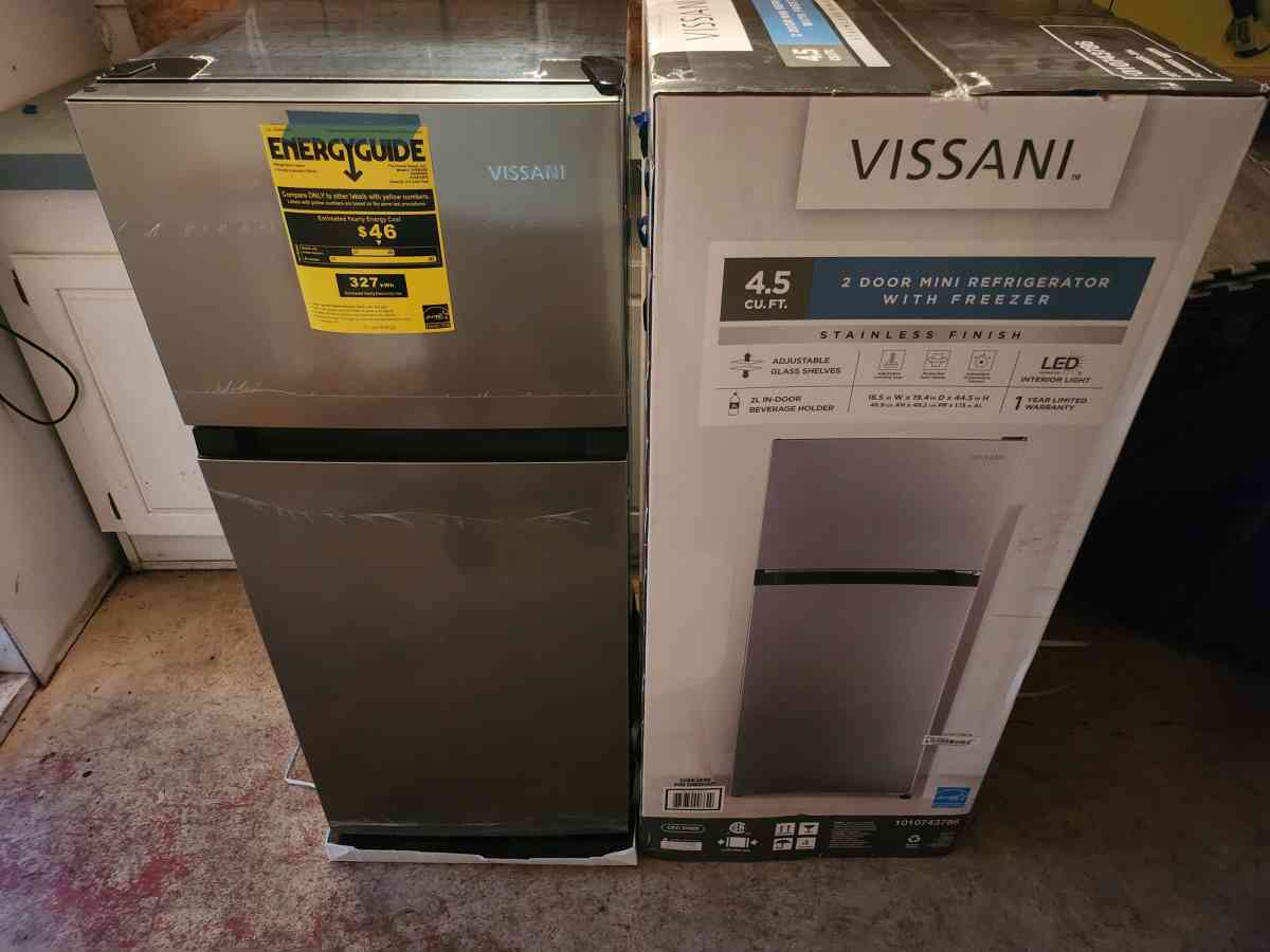 Vissani Mini Refrigerator with Freezer