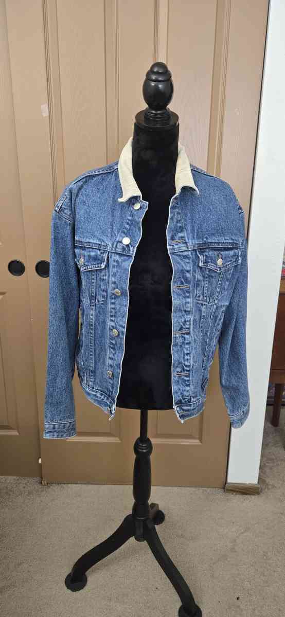 Vintage 90s Embroidery Flannel Lined Disney Store Denim Jack