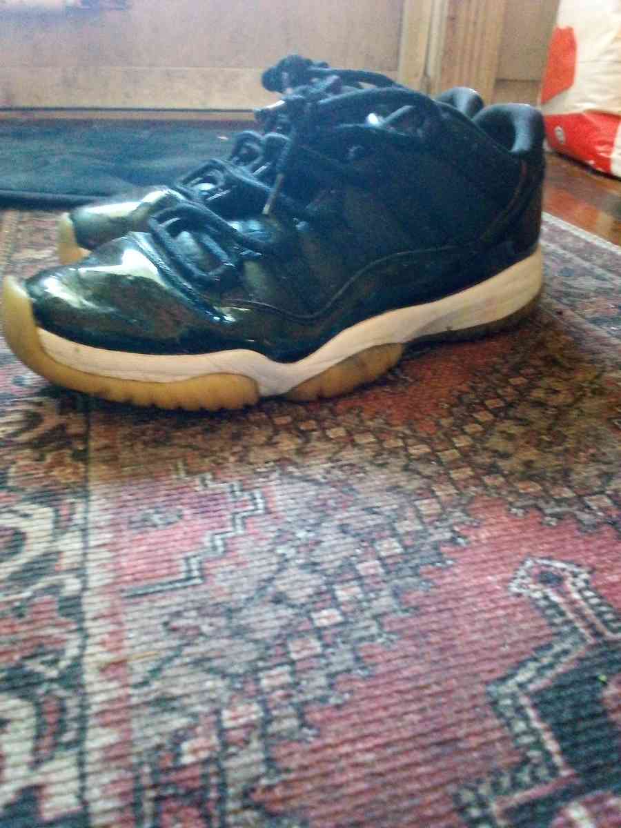 mens size 10 retro 11 Jordans