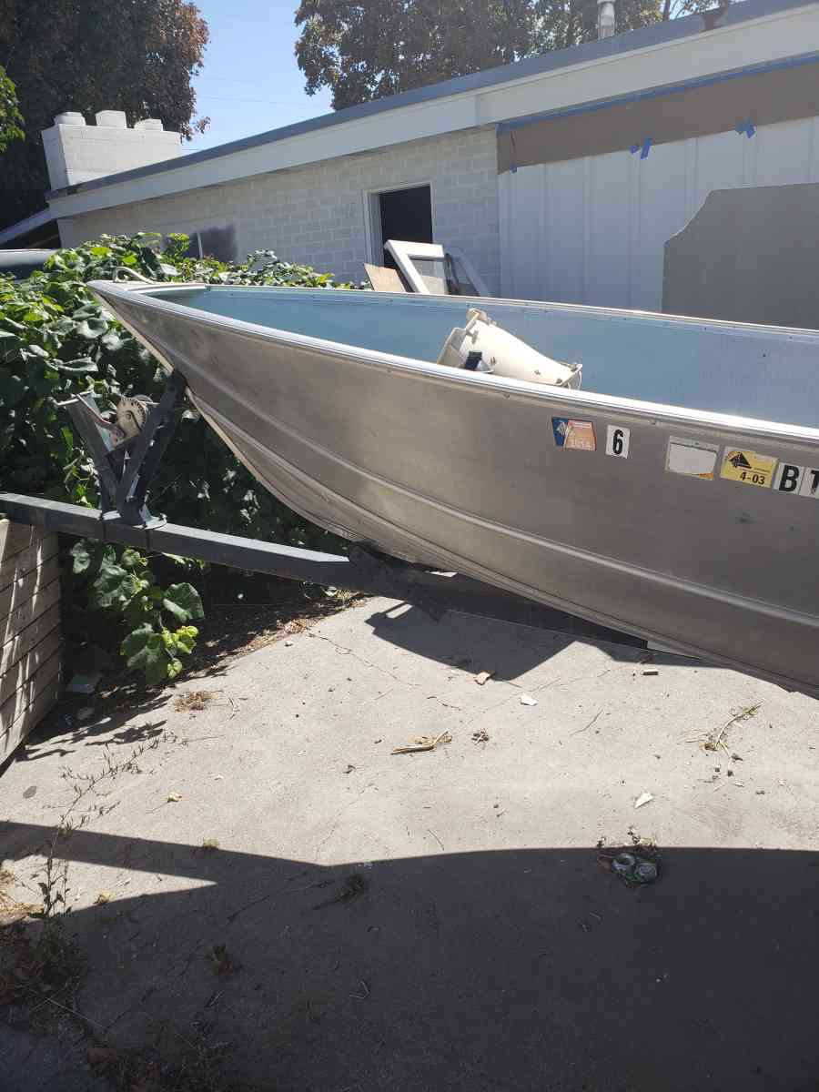 Aluminum boat