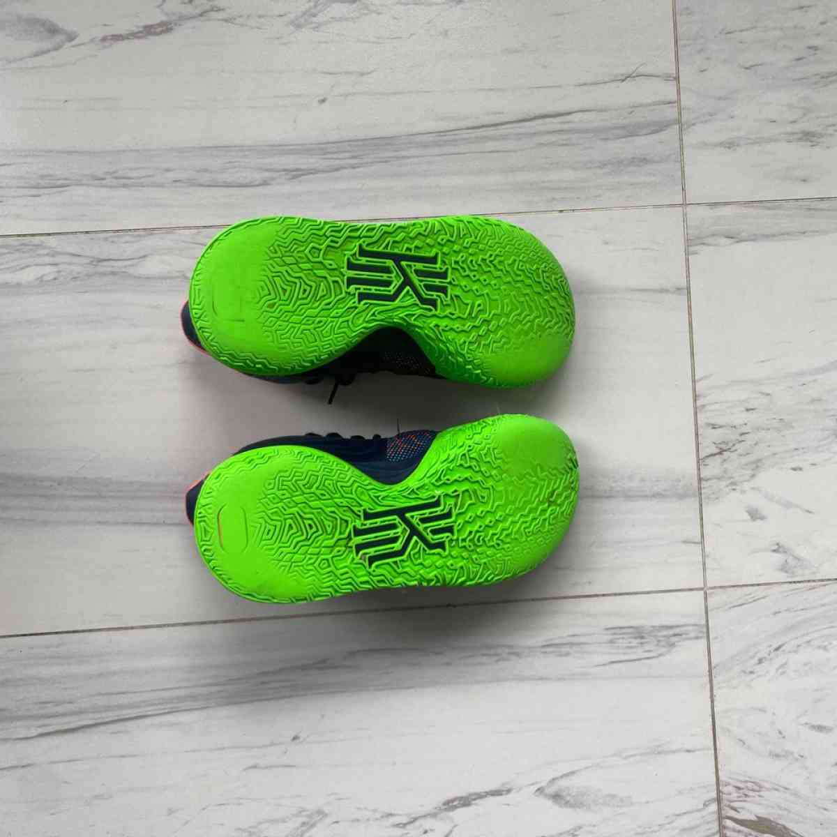 Size 10 Nike Kyrie Midnight Navy Mens Basketball Sneakers