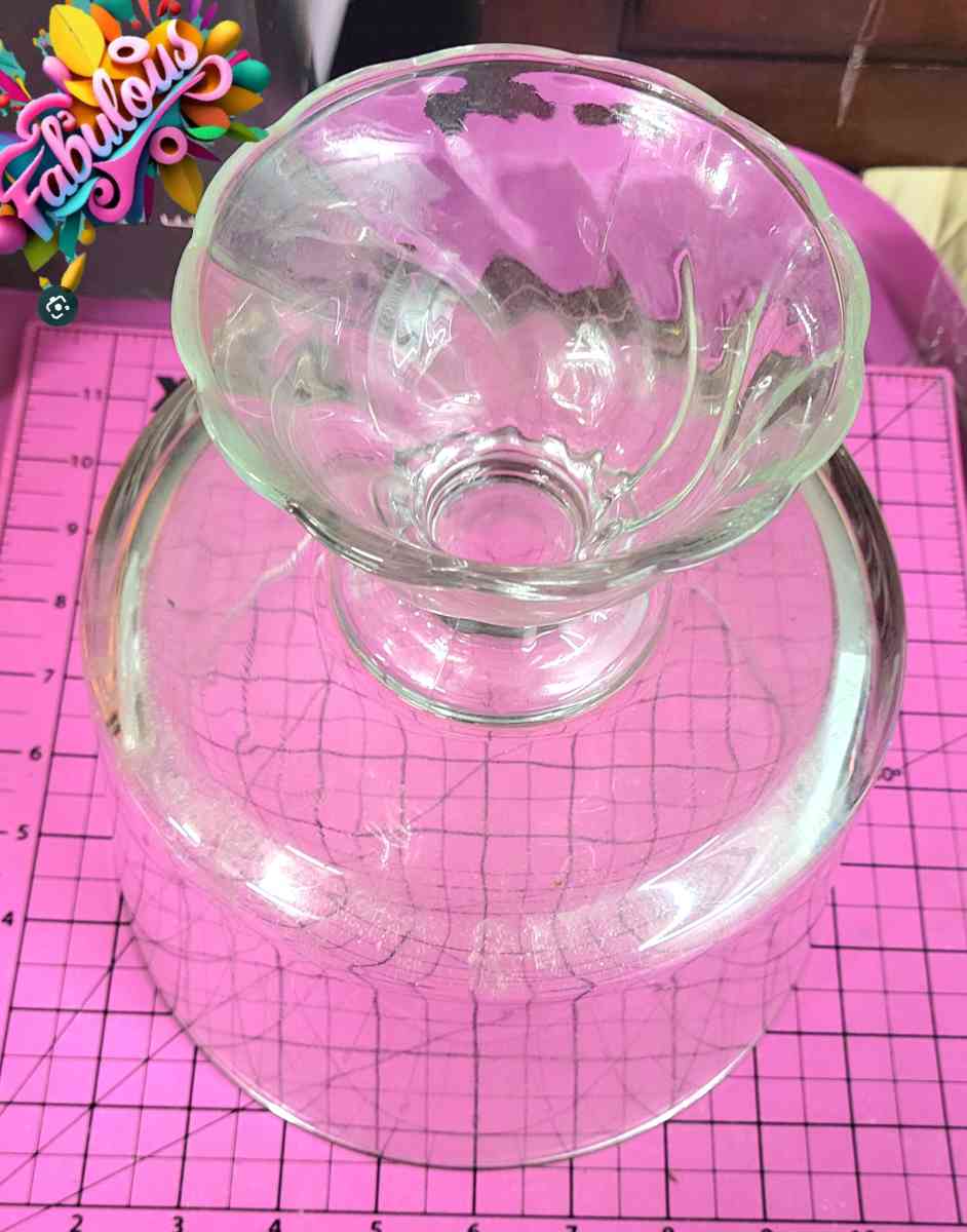 Vintage Glass 8 Trifle Bowl on Beautiful Swirl Pedastal