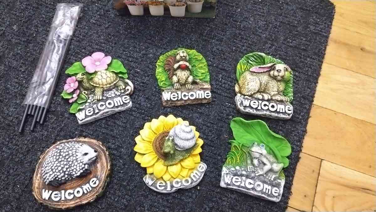 welcome signs for your front yard of a house