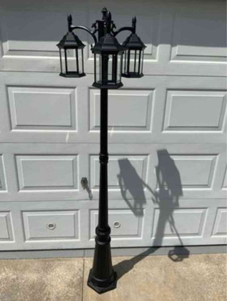 Harbor Breeze 3 Light Lamp Post