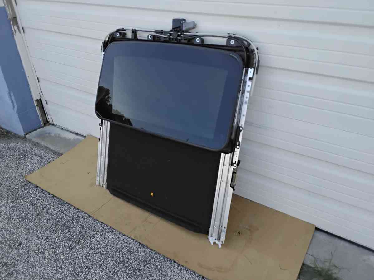 Nice 2014 Toyota Camry Sunroof Assembly OEM Factory Like New