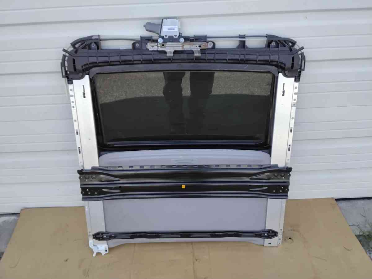 Nice 2014 Toyota Camry Sunroof Assembly OEM Factory Like New