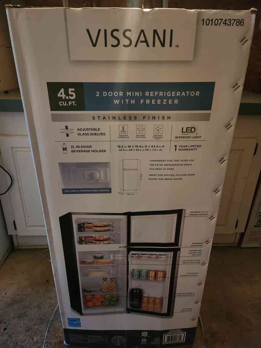 Vissani Mini Refrigerator with Freezer
