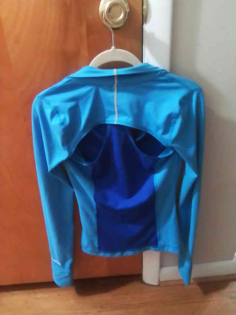 Hollister womens athletic long sleeve shirt