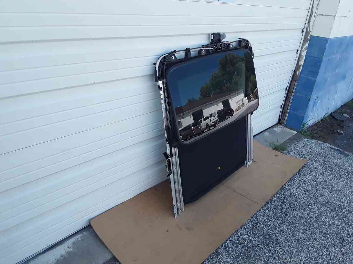 Nice 2014 Toyota Camry Sunroof Assembly OEM Factory Like New