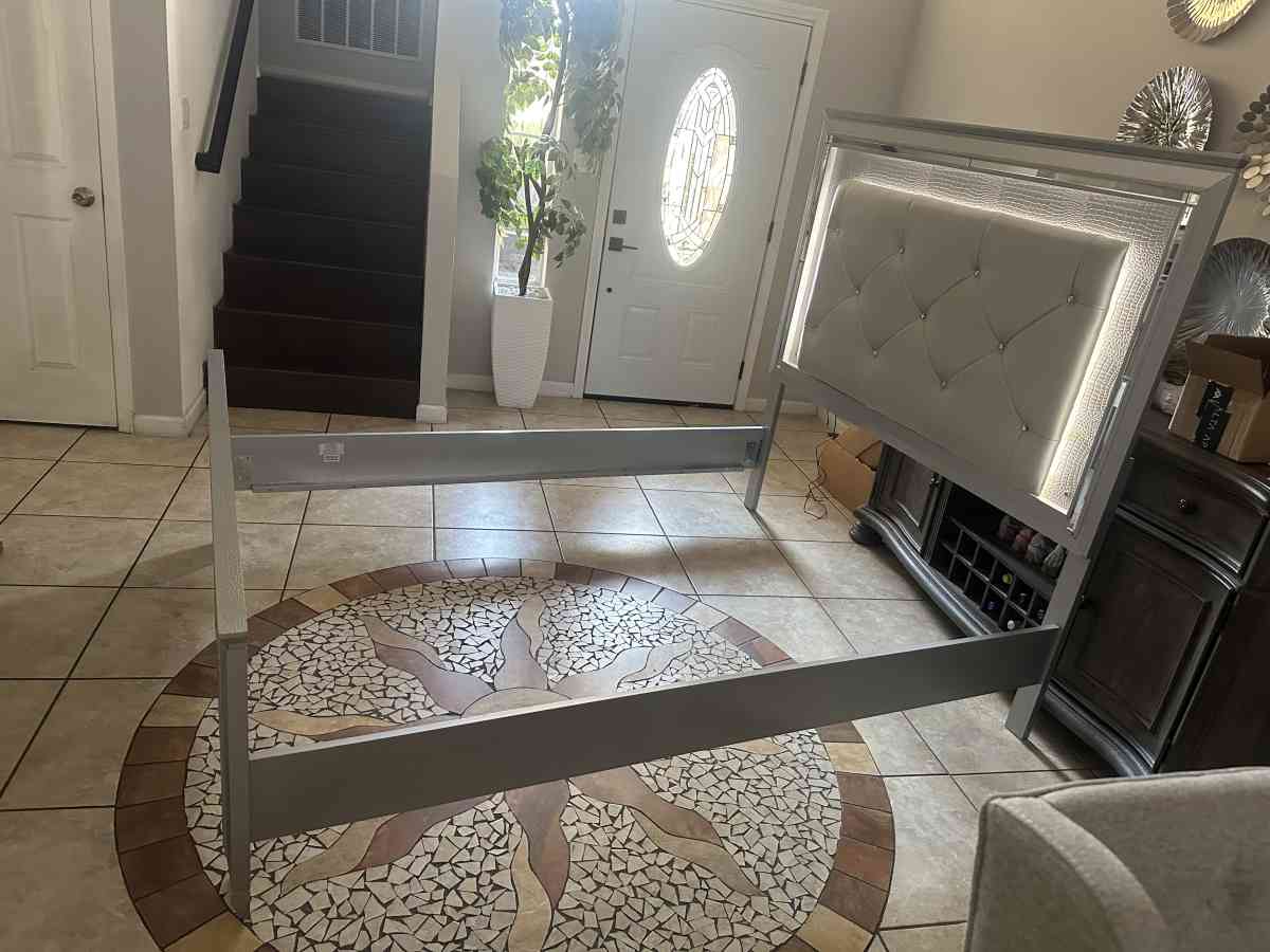 queen silver bed