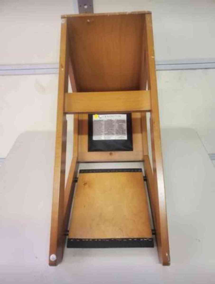 Shoe Fitting Stool  Light Colored Wood  Retail Boutique  RR