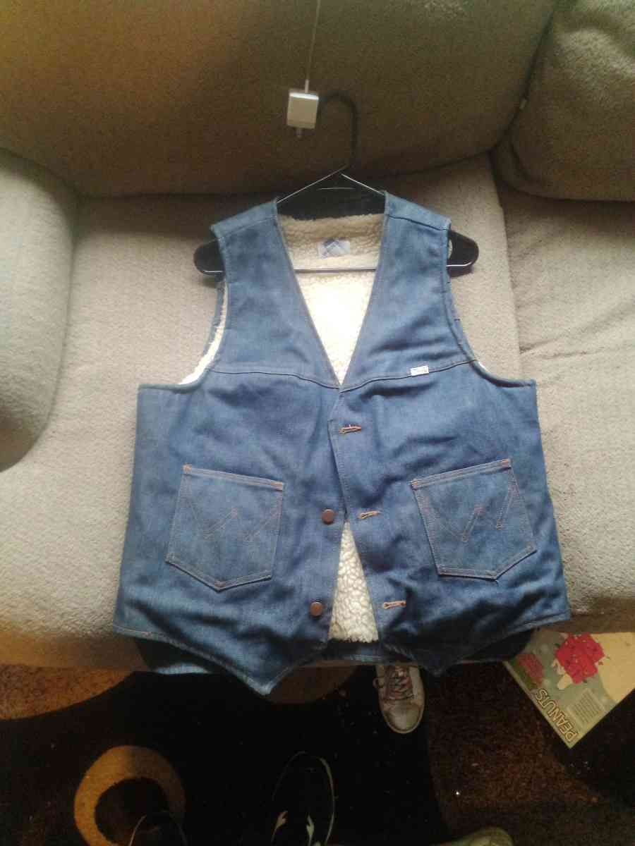 vintage wrangler vest one of a kind never worm set in closet