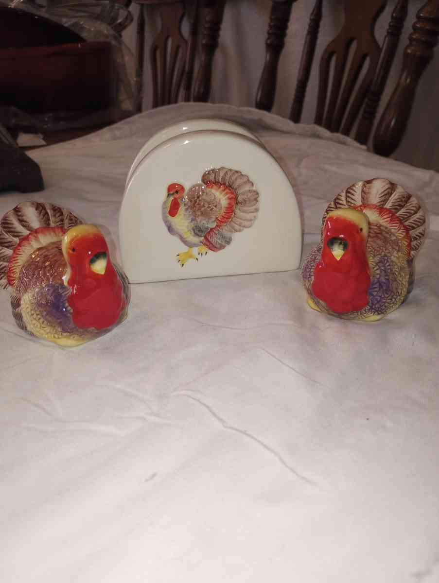 A Thanksgiving Napkin holder with salt and pepper shakers