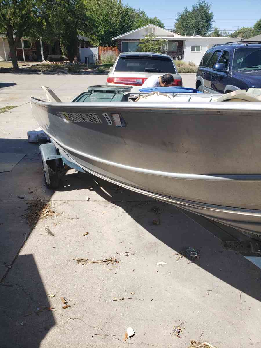Aluminum boat
