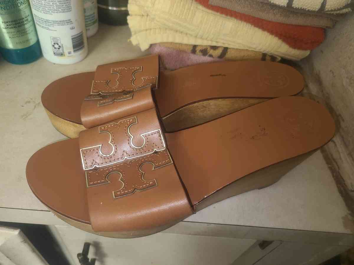 tory burch leather platforms size 8 brown color