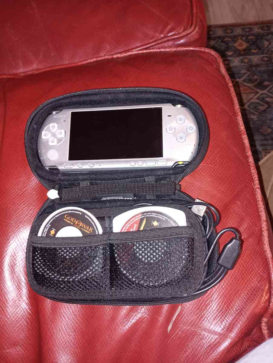 PSP3000 Sony hand held game system battery charger case and