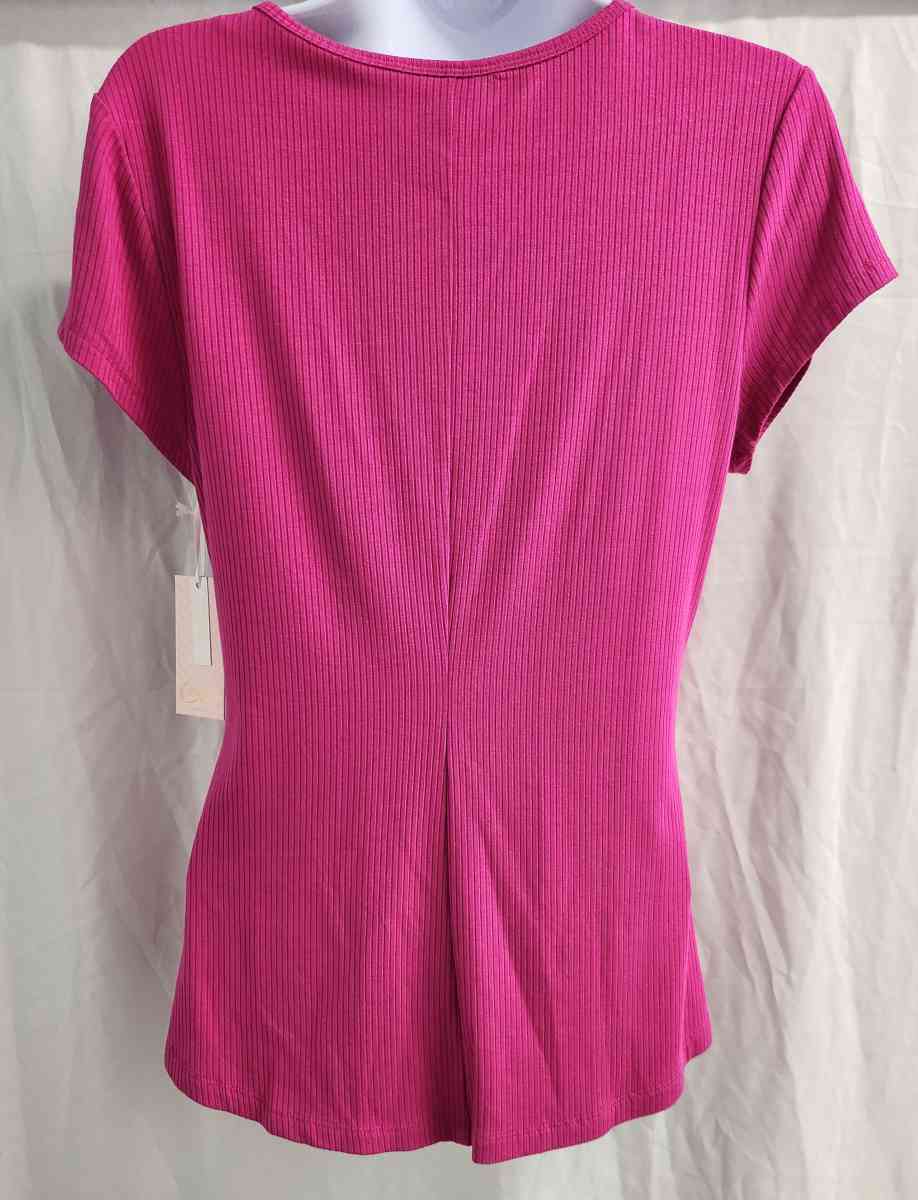 Candies Made To Sparkle Cutout Neckline Ribbed Tee in Fuscia